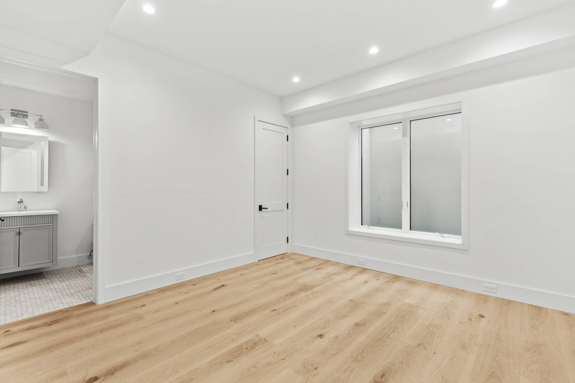 66 Hillside Drive East