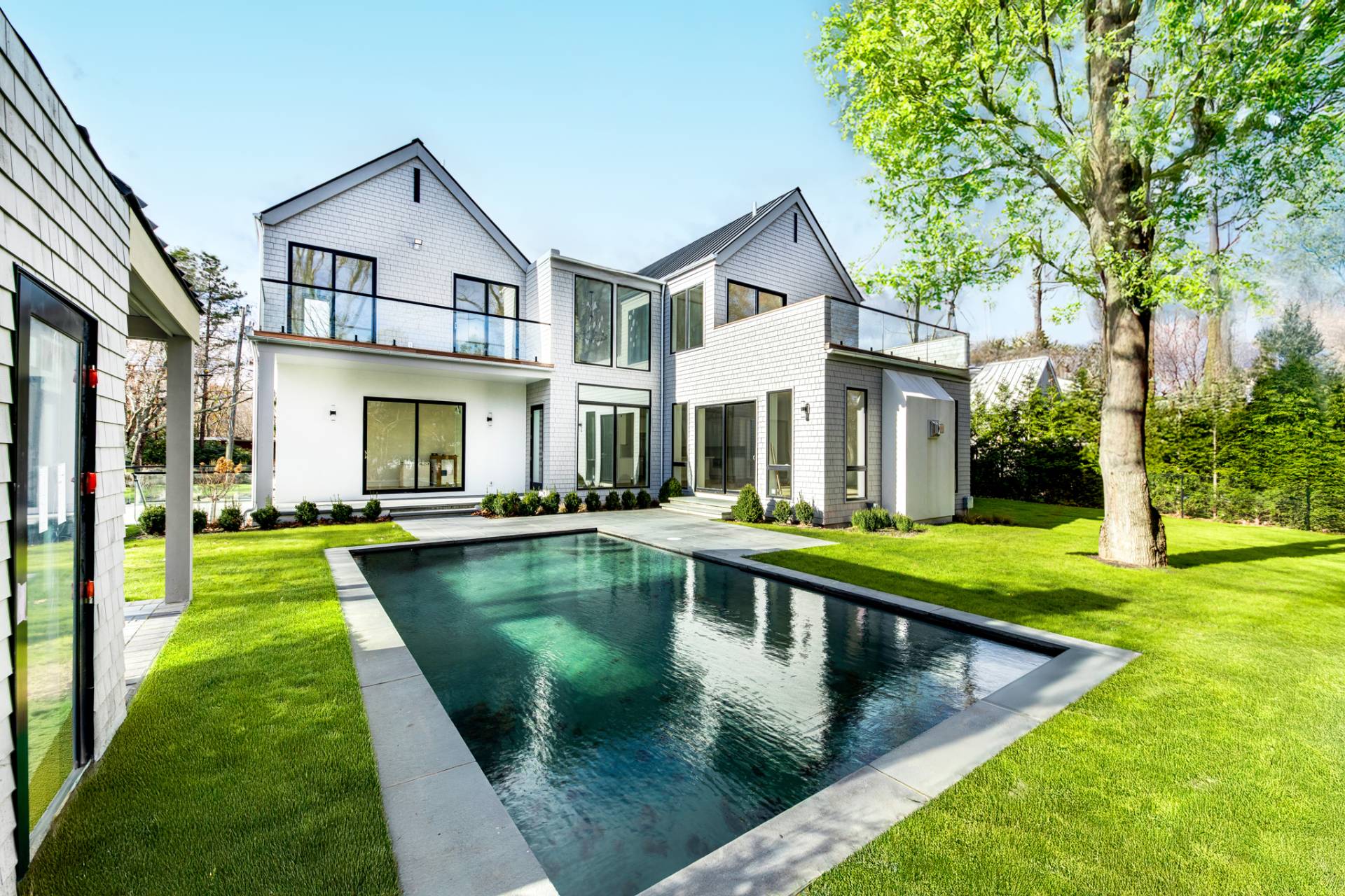66 Hillside Drive East