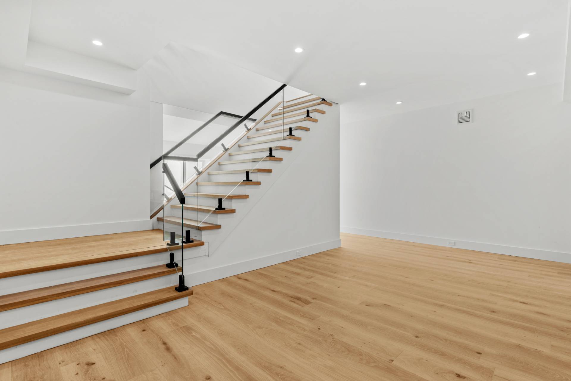 66 Hillside Drive East