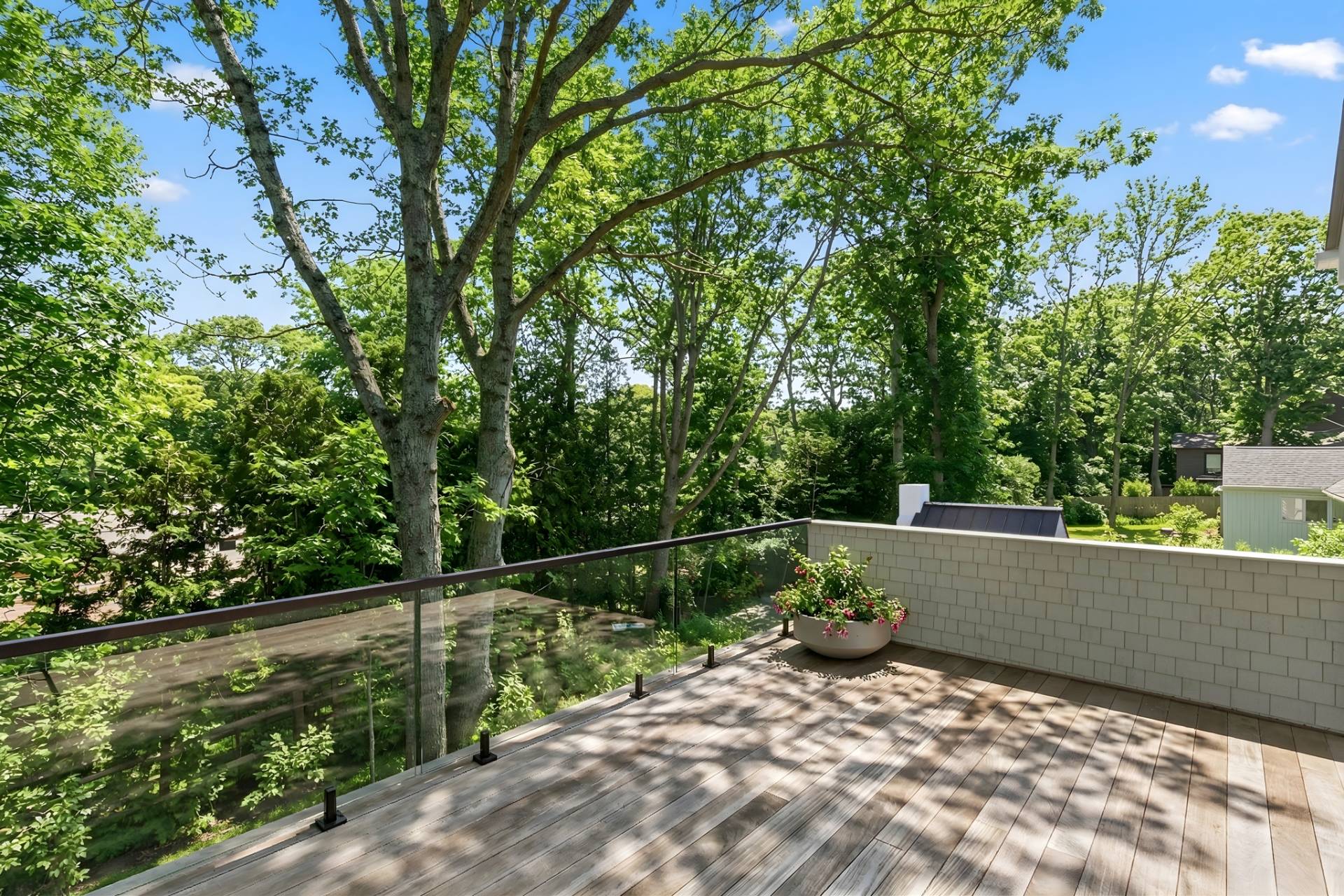 66 Hillside Drive East
