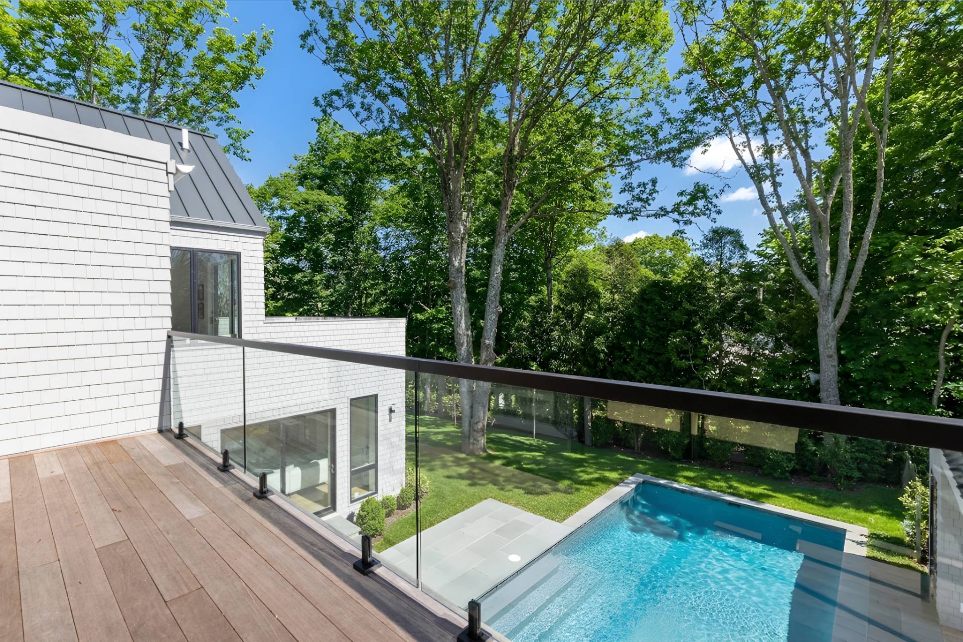 66 Hillside Drive East