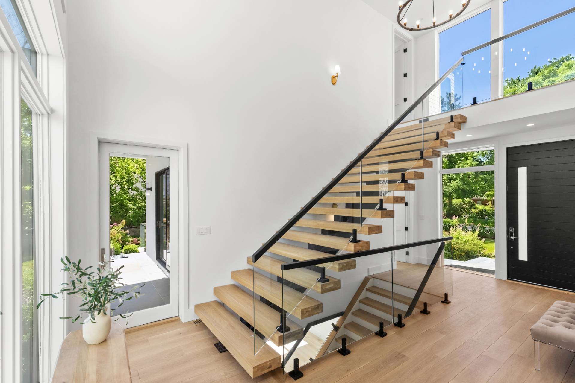 66 Hillside Drive East