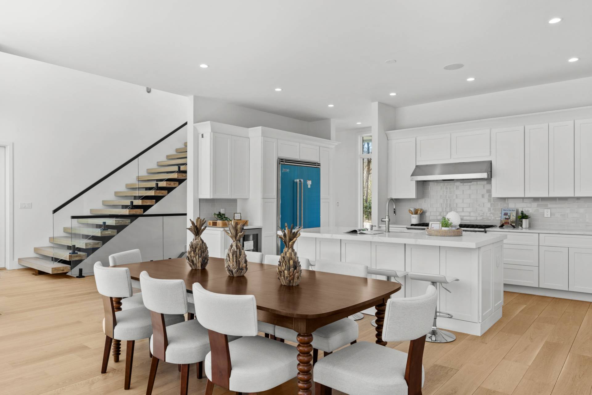 66 Hillside Drive East