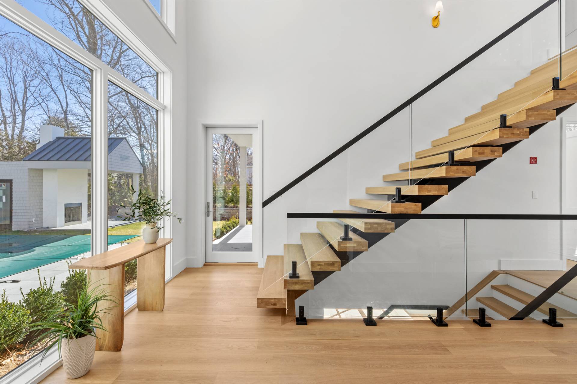 66 Hillside Drive East