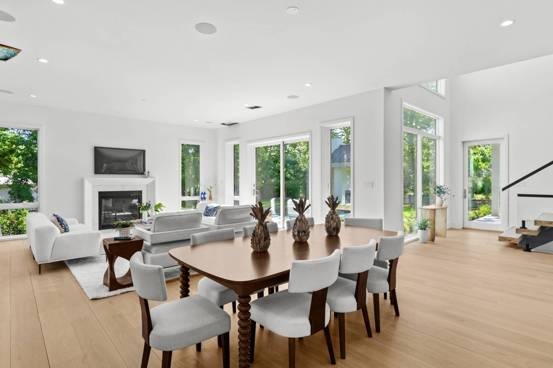 66 Hillside Drive East