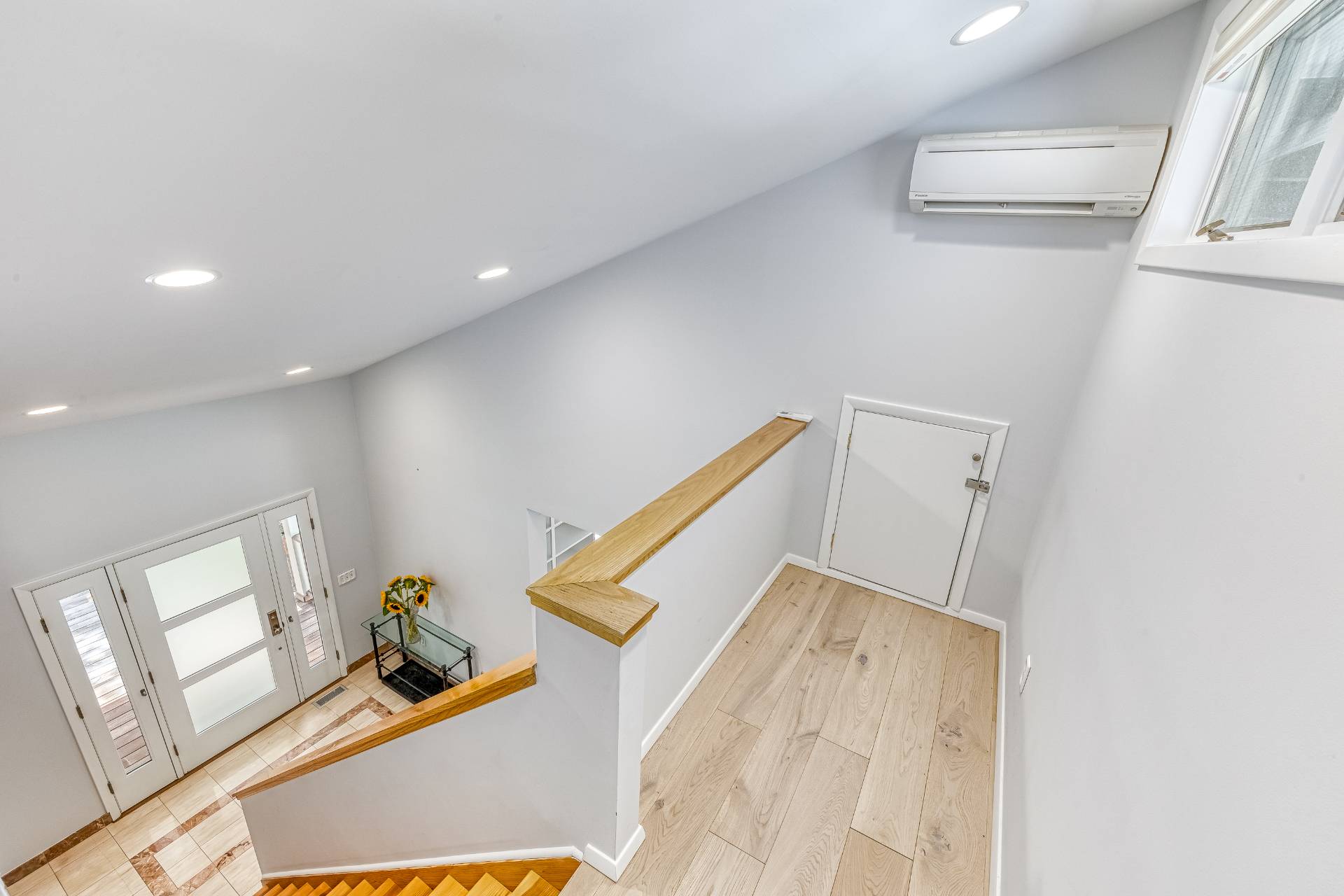 17 Crescent Way