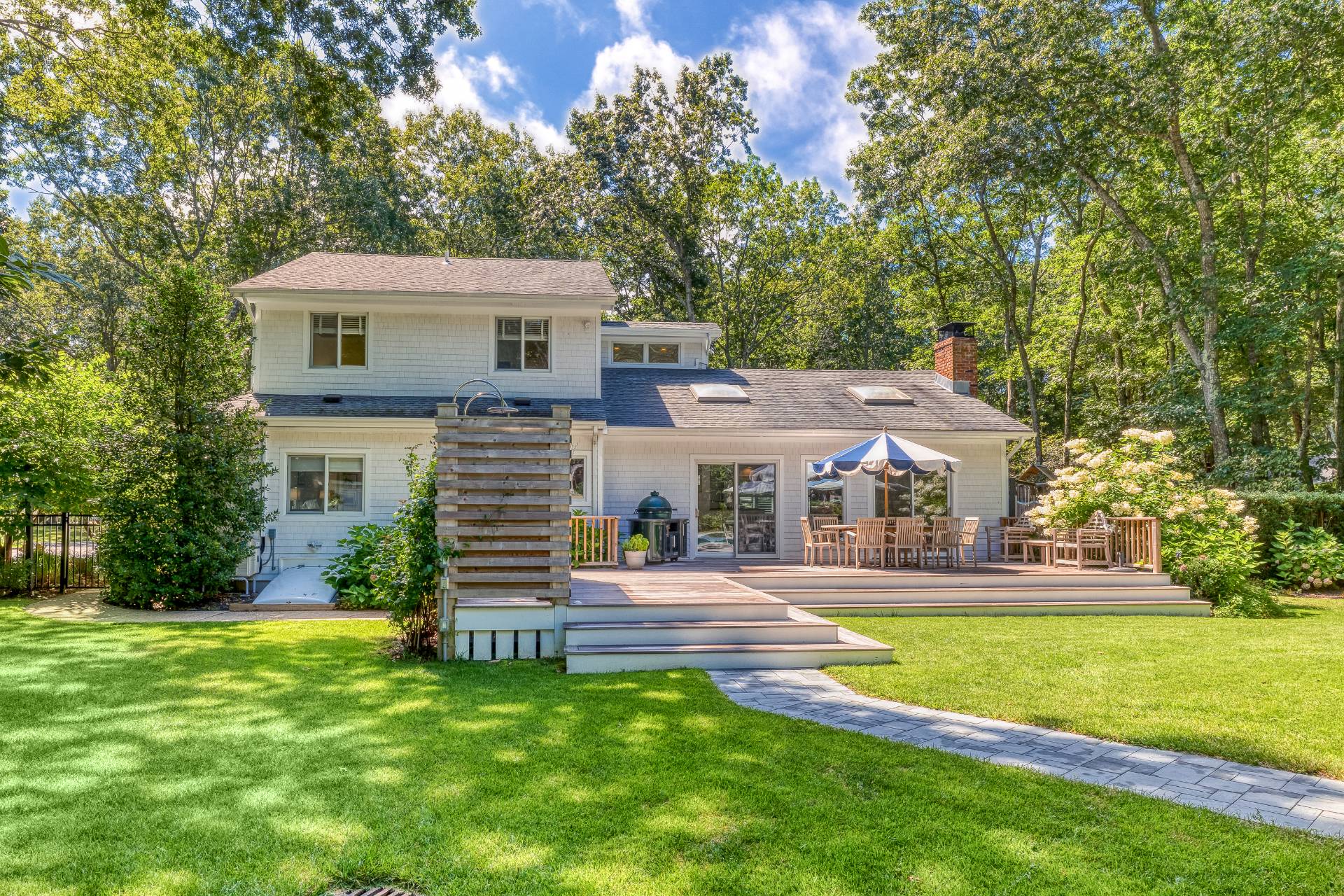 17 Crescent Way
