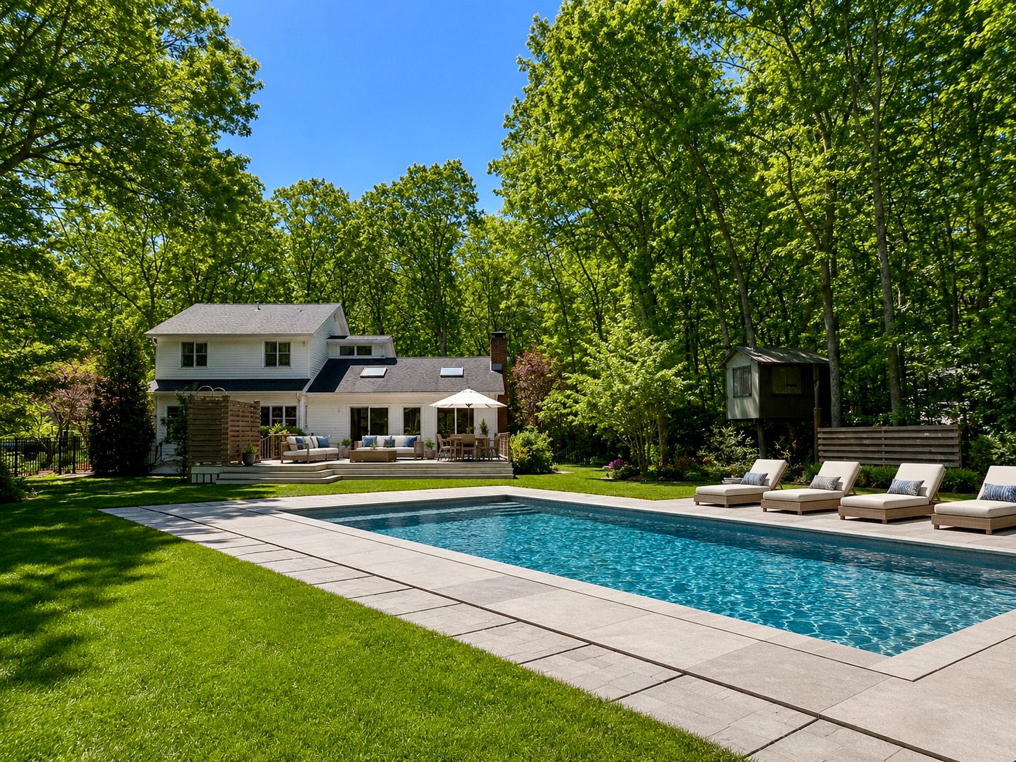 17 Crescent Way