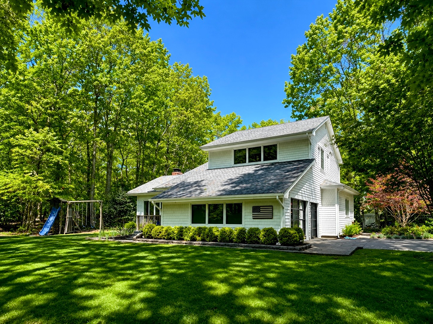 17 Crescent Way