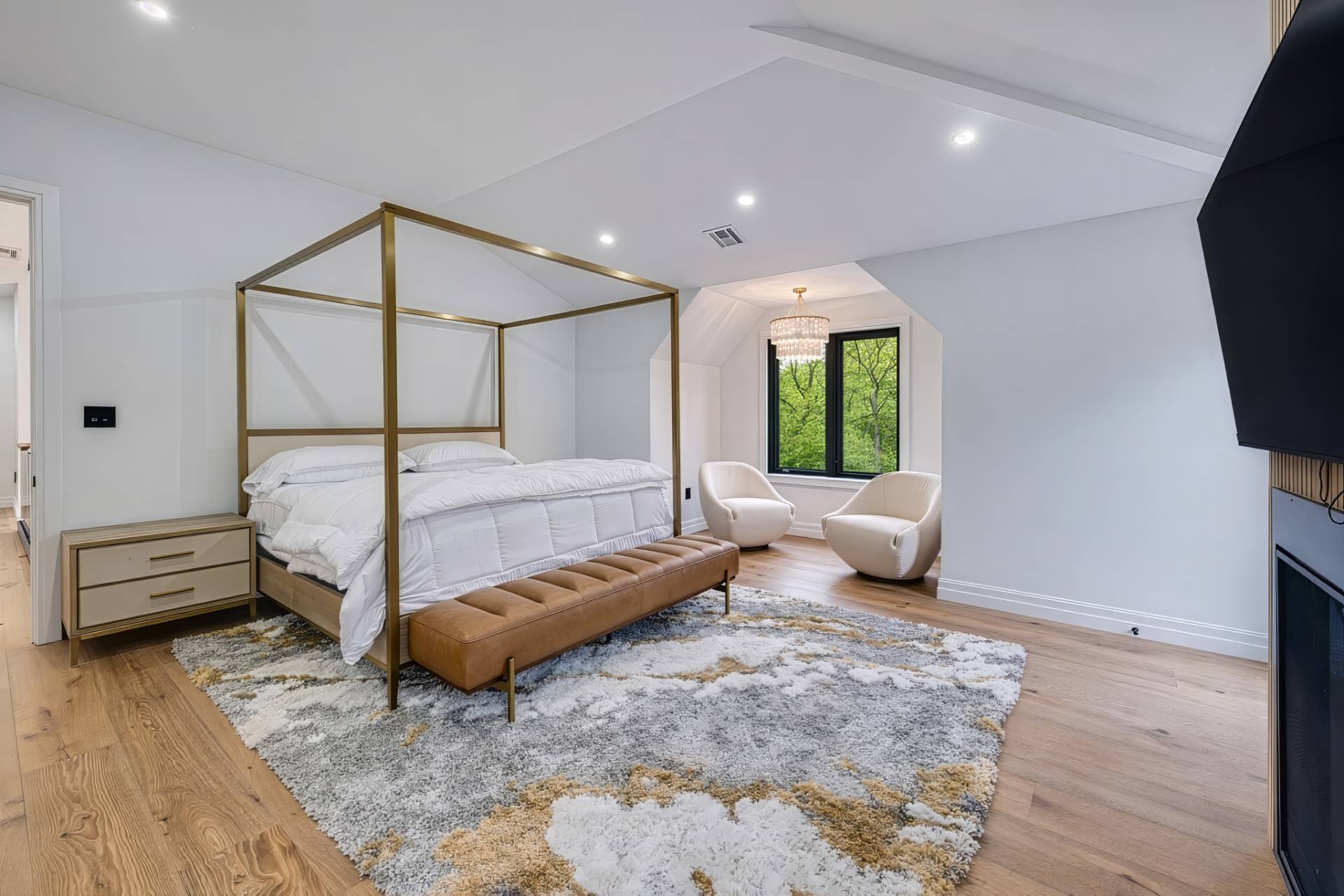 2 Grove Avenue