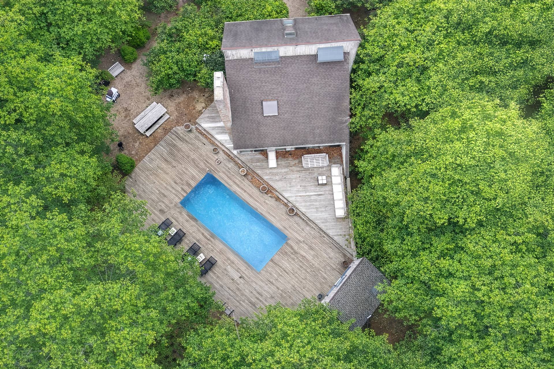 669 Hands Creek Road