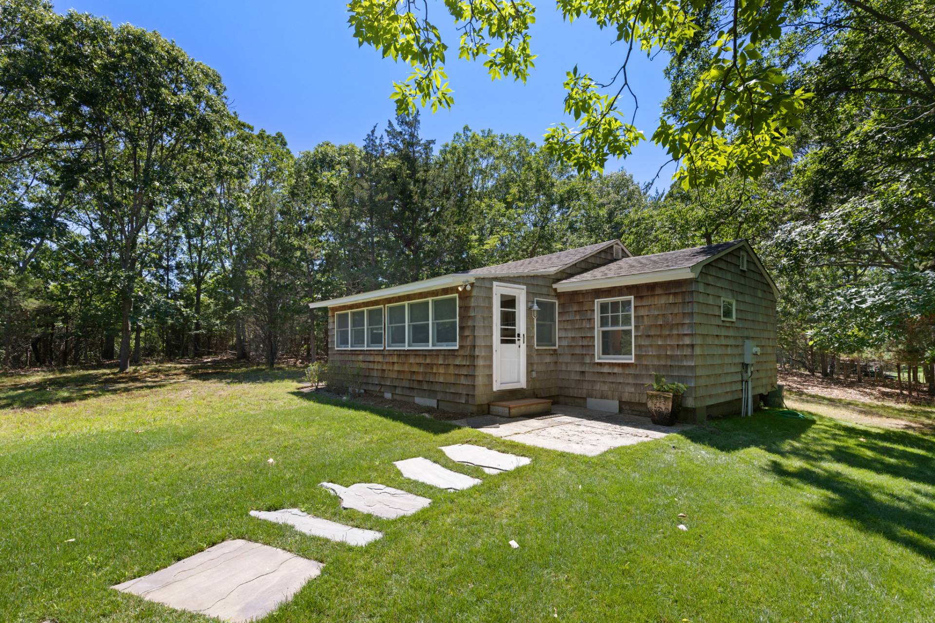 62 TMH Drive: Guest Cottage