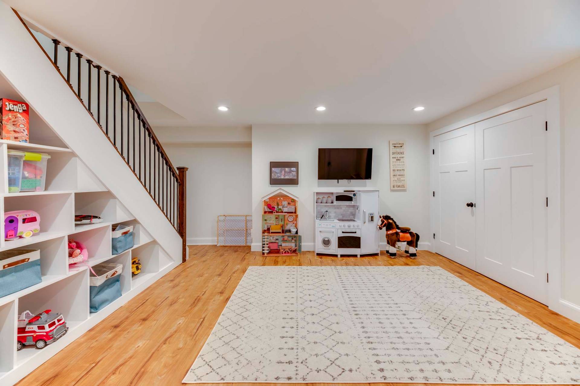28 West Tiana Road