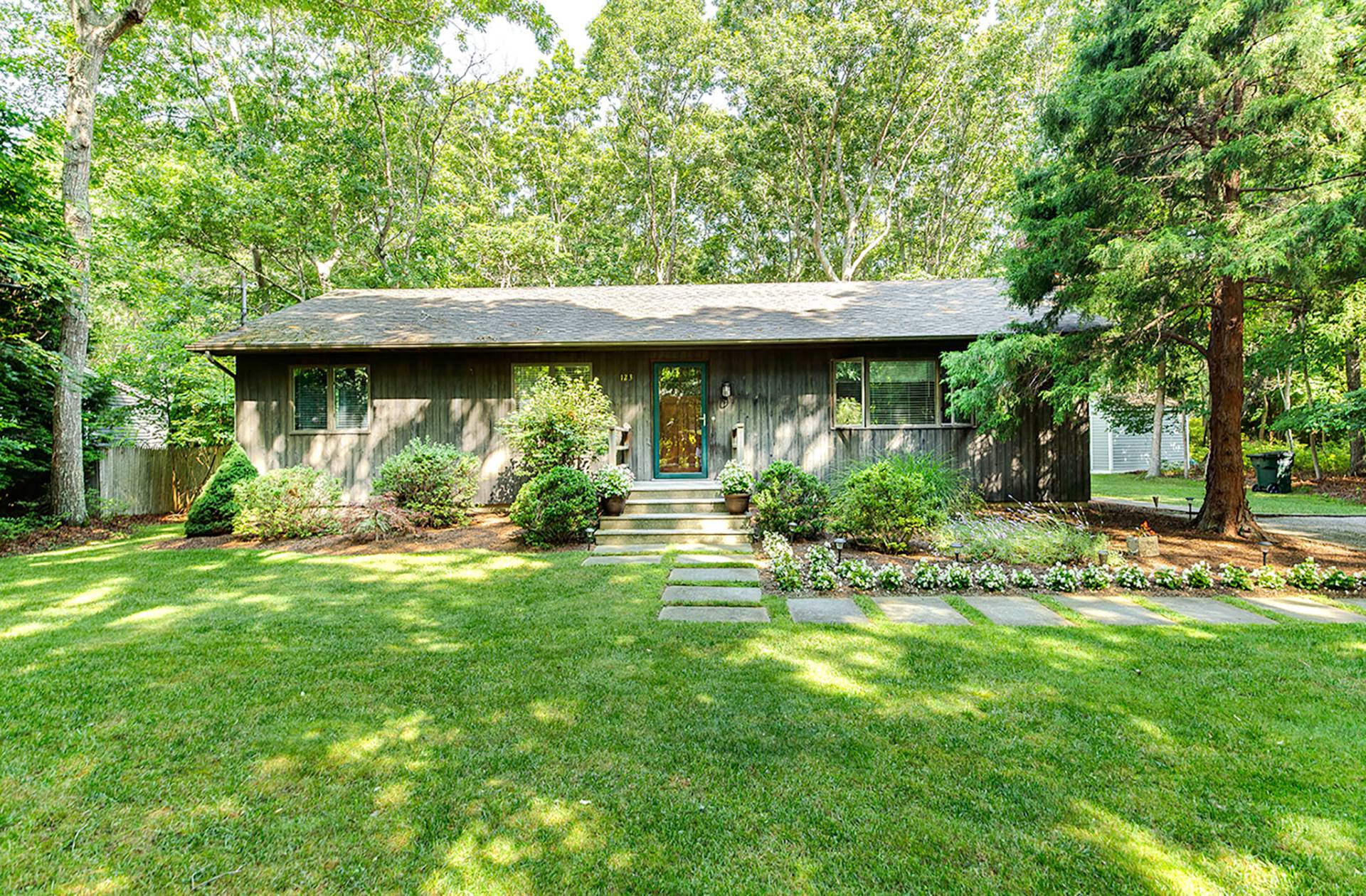 123 Montauk Blvd