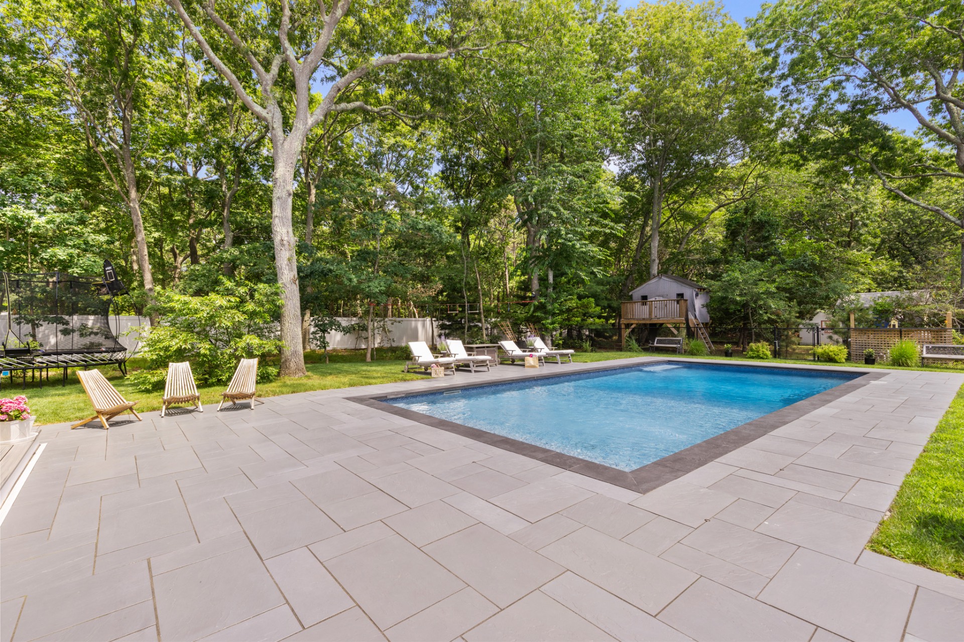 9 Deerland Drive