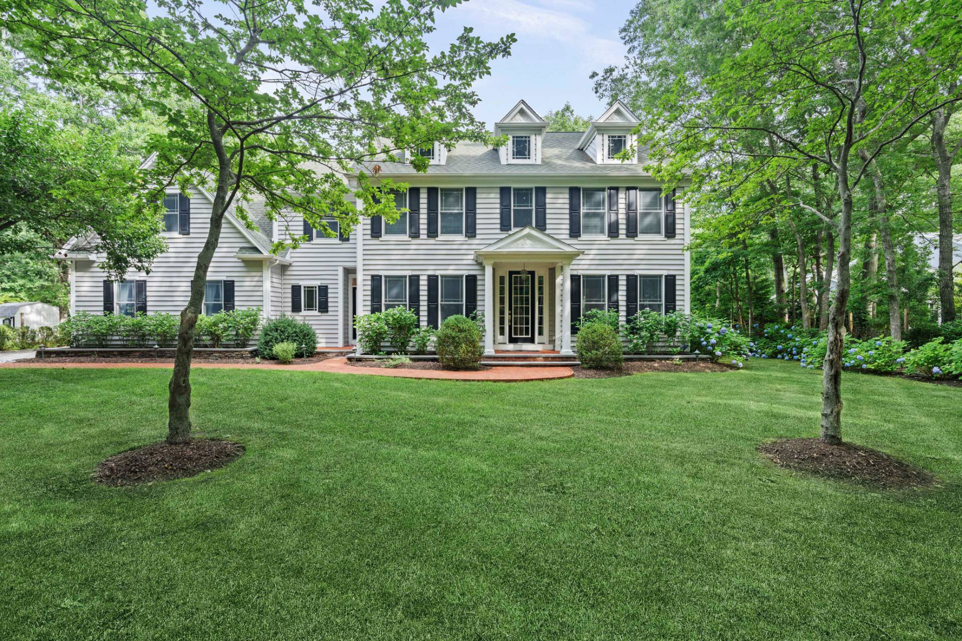 14 Crescent Way