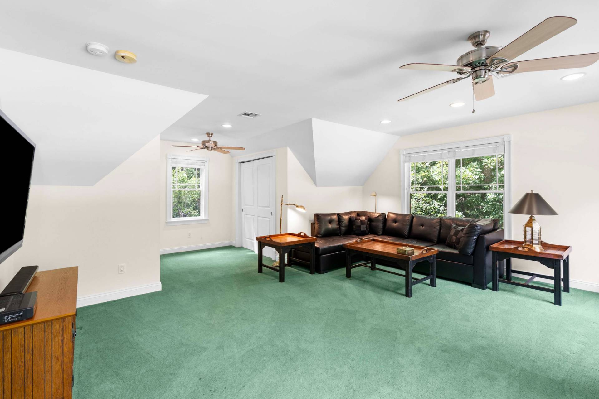14 Crescent Way