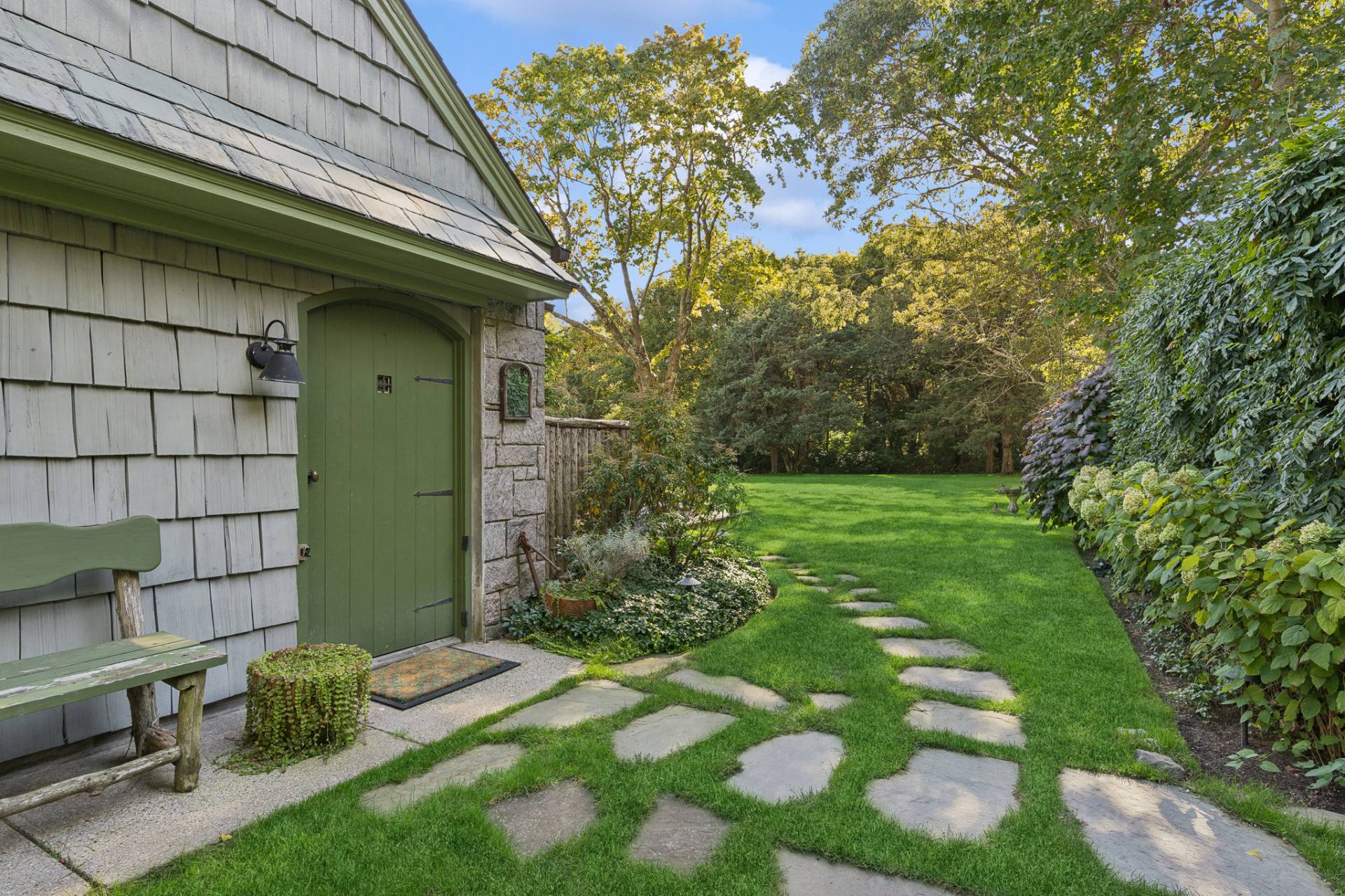 side entrance to mud room