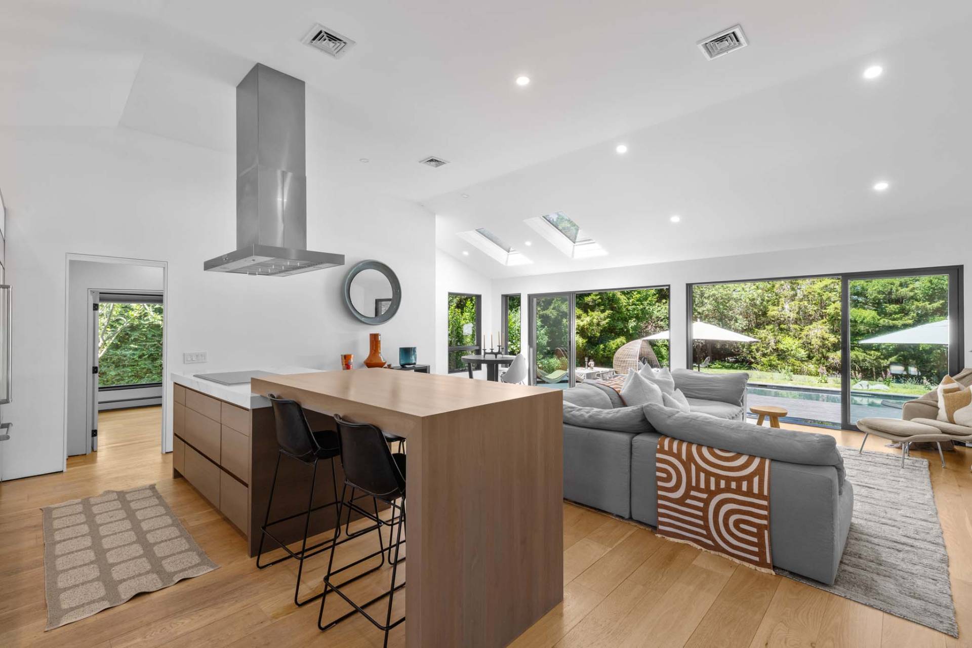 15 Peninsula Drive