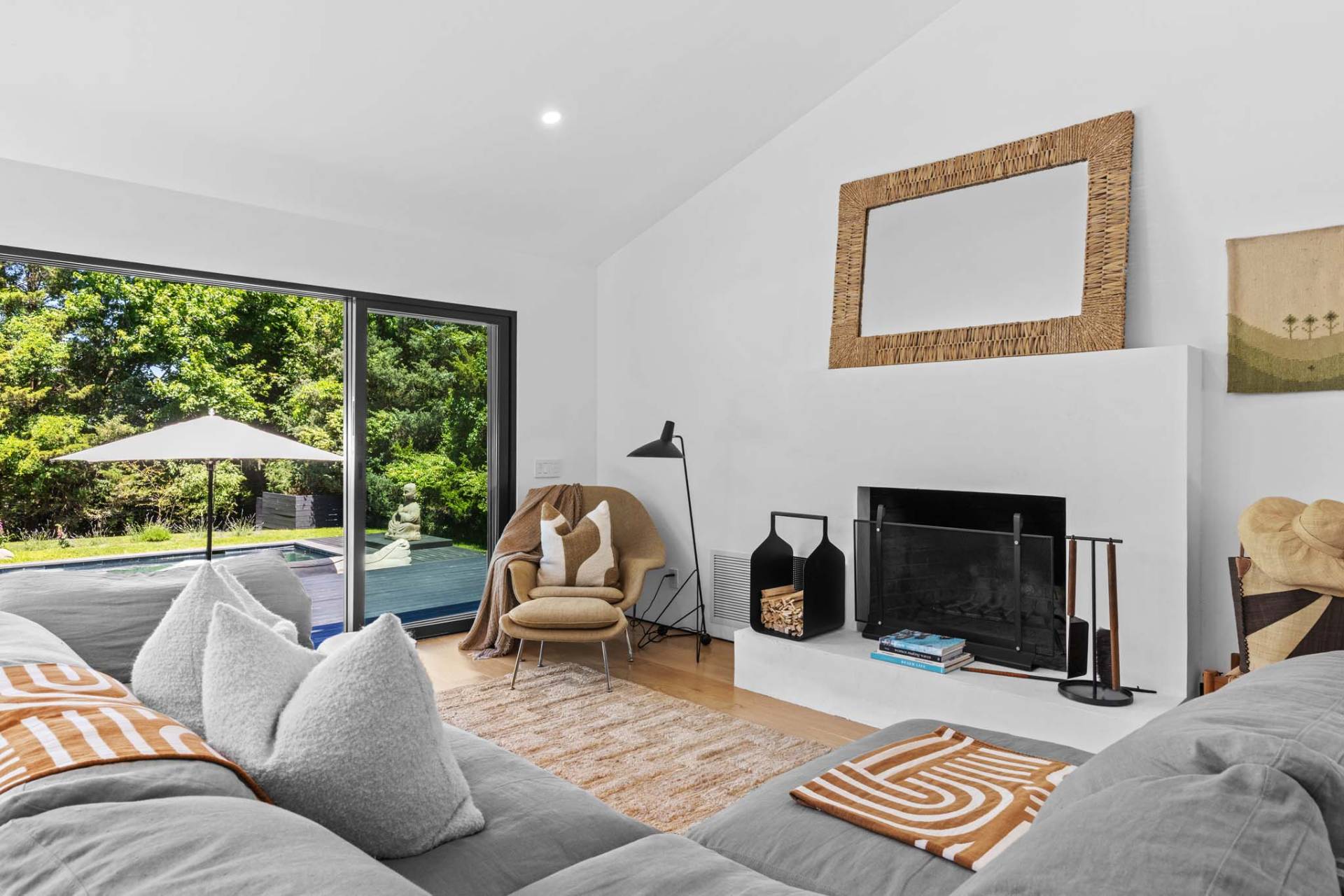 15 Peninsula Drive