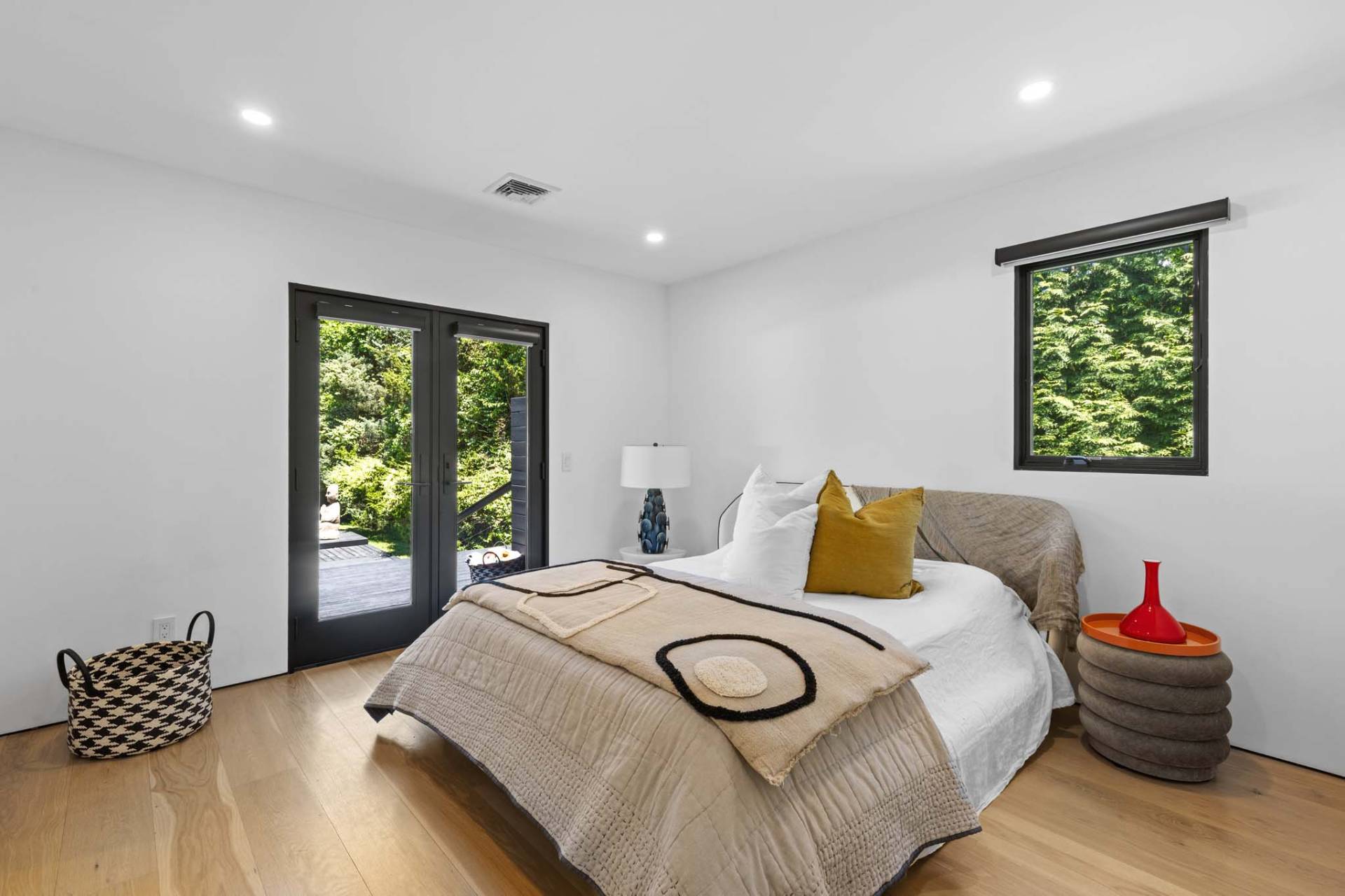 15 Peninsula Drive