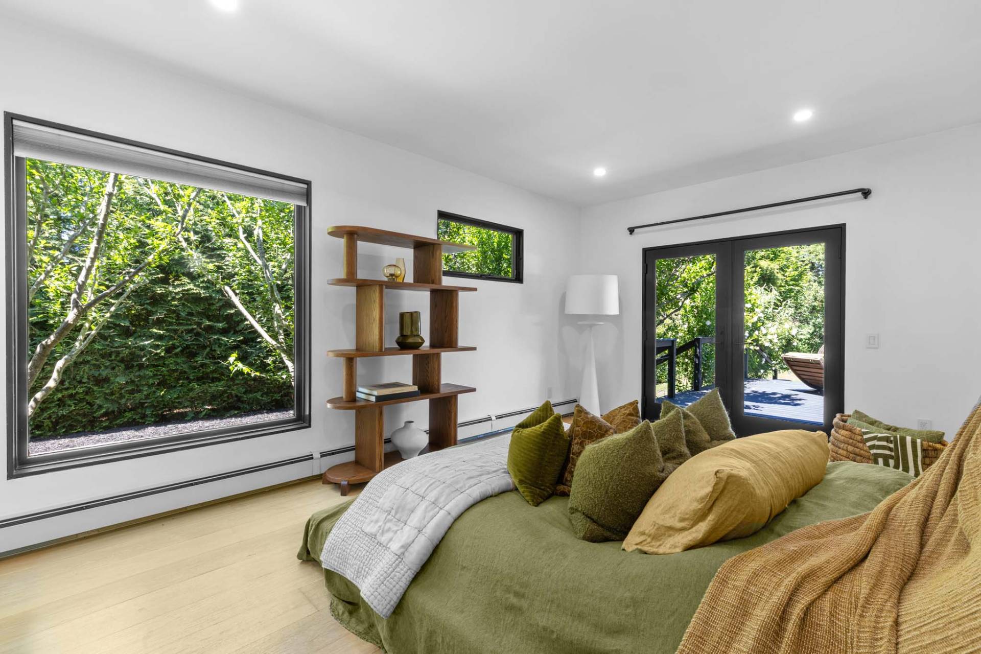 15 Peninsula Drive