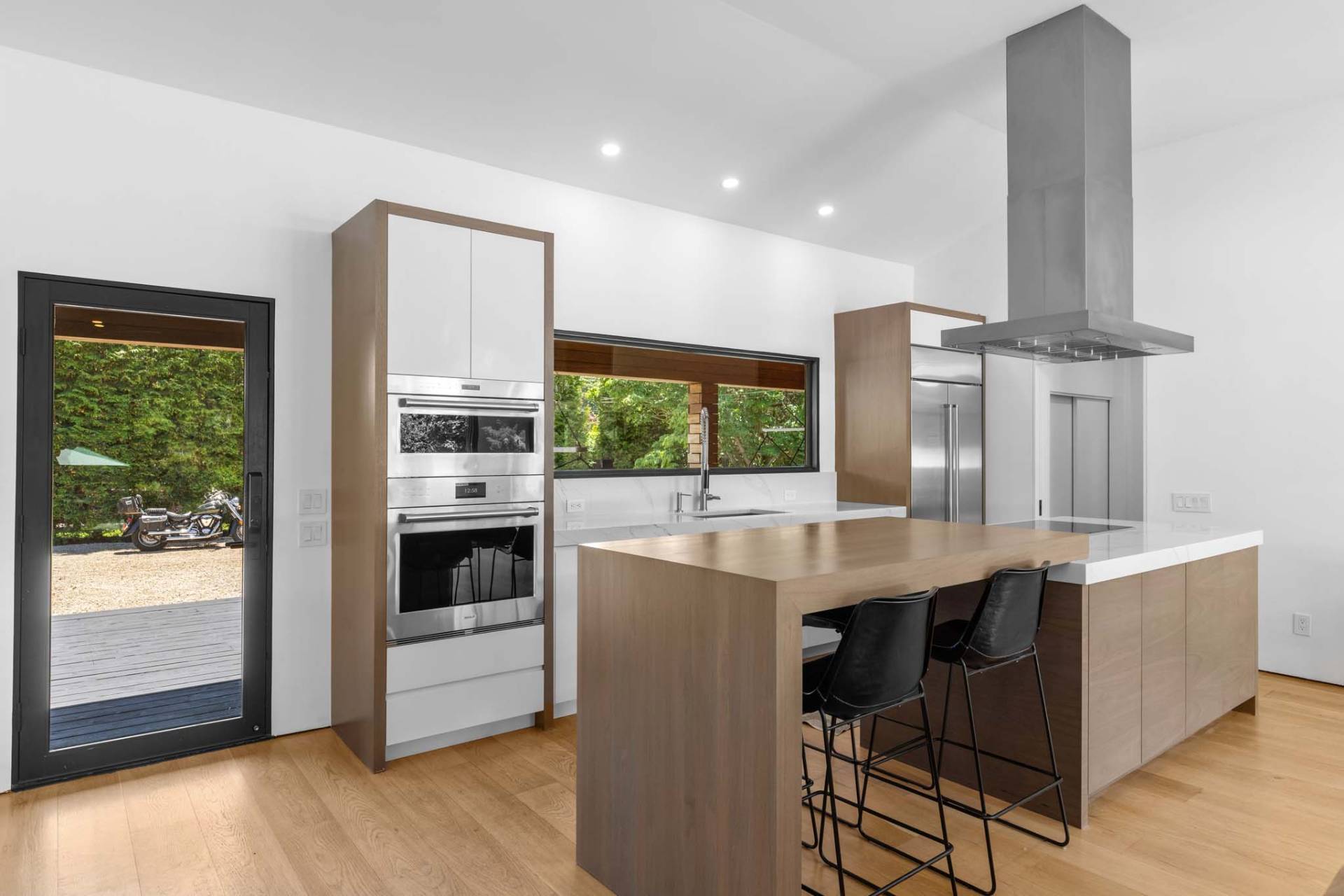 15 Peninsula Drive