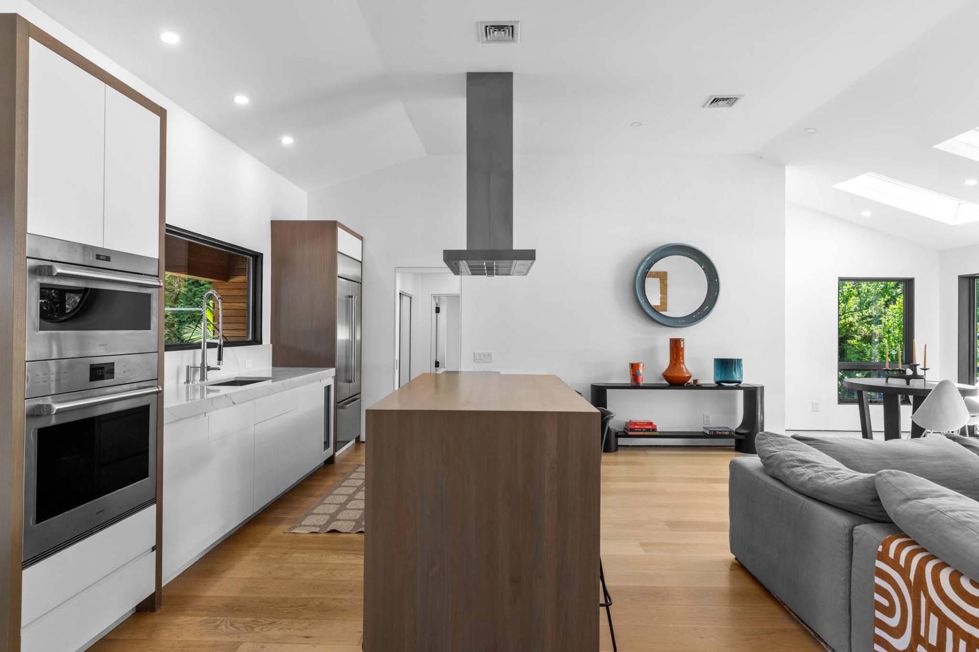 15 Peninsula Drive