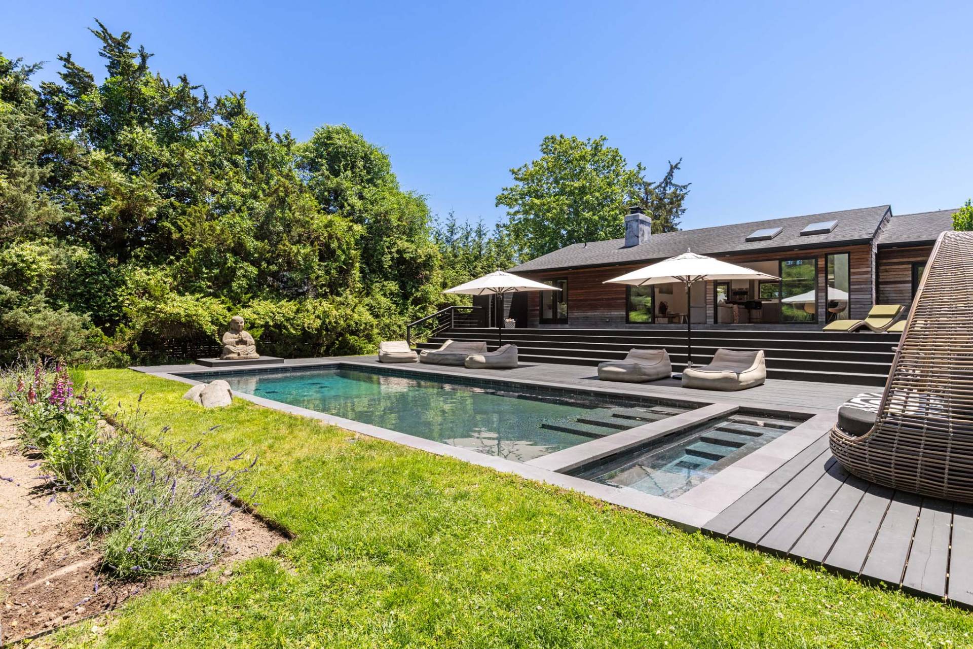 15 Peninsula Drive