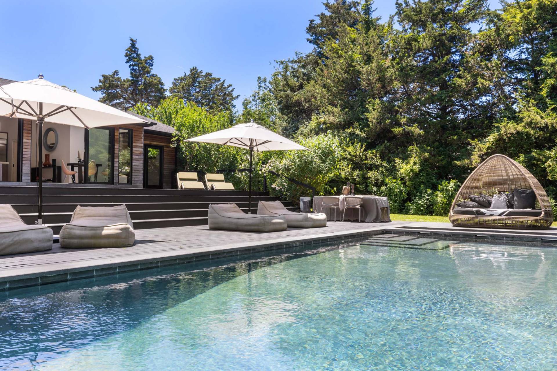 15 Peninsula Drive