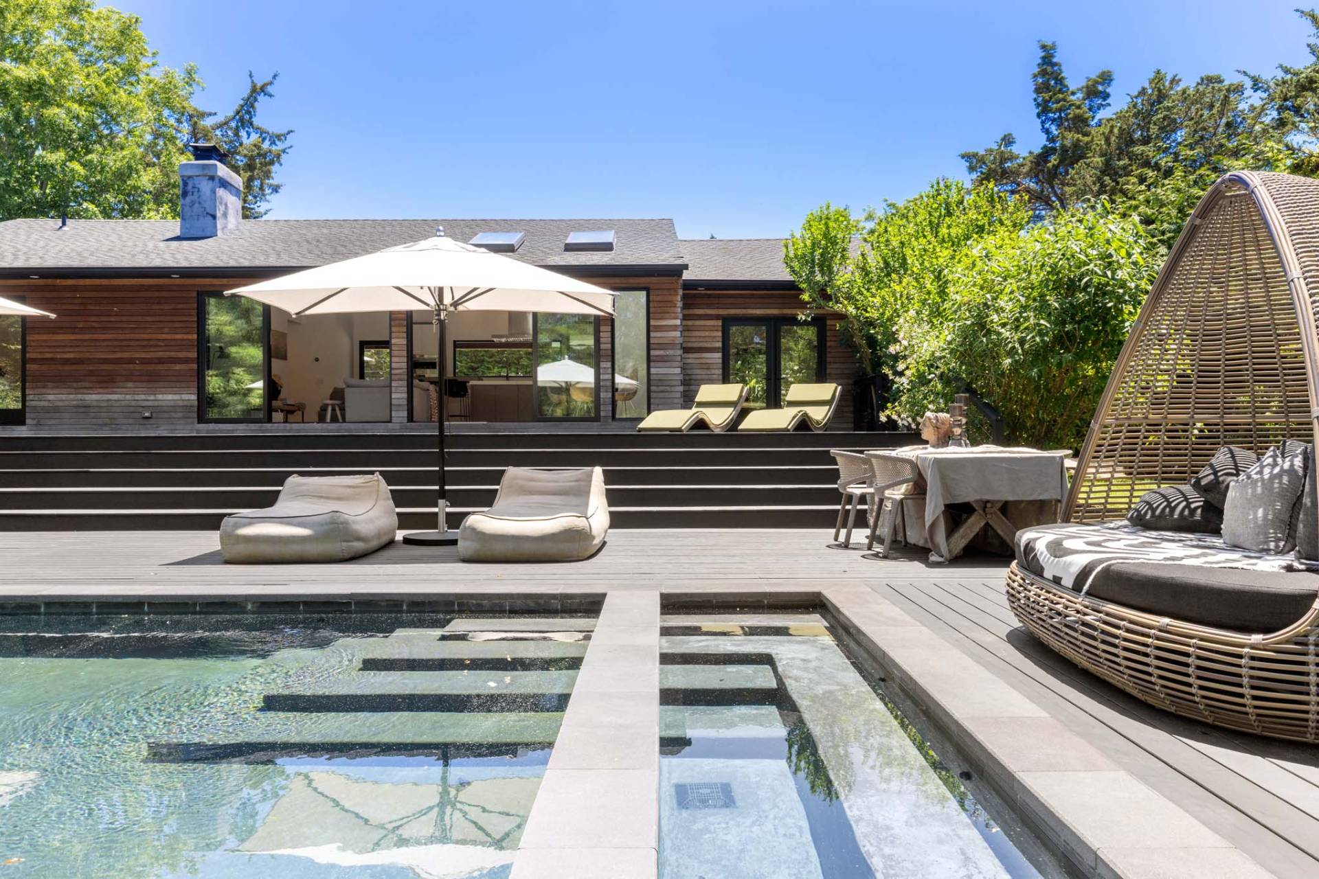 15 Peninsula Drive