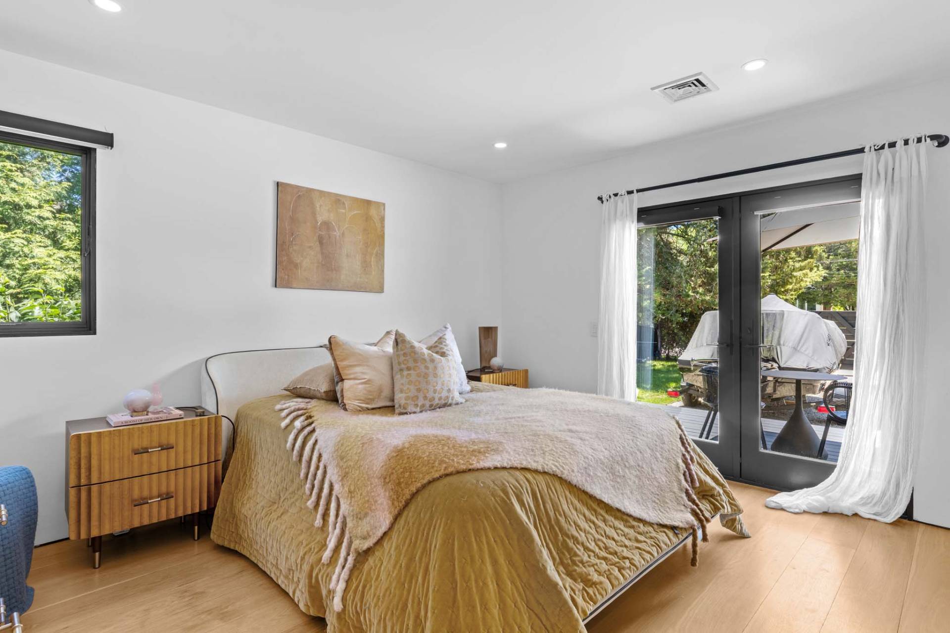 15 Peninsula Drive