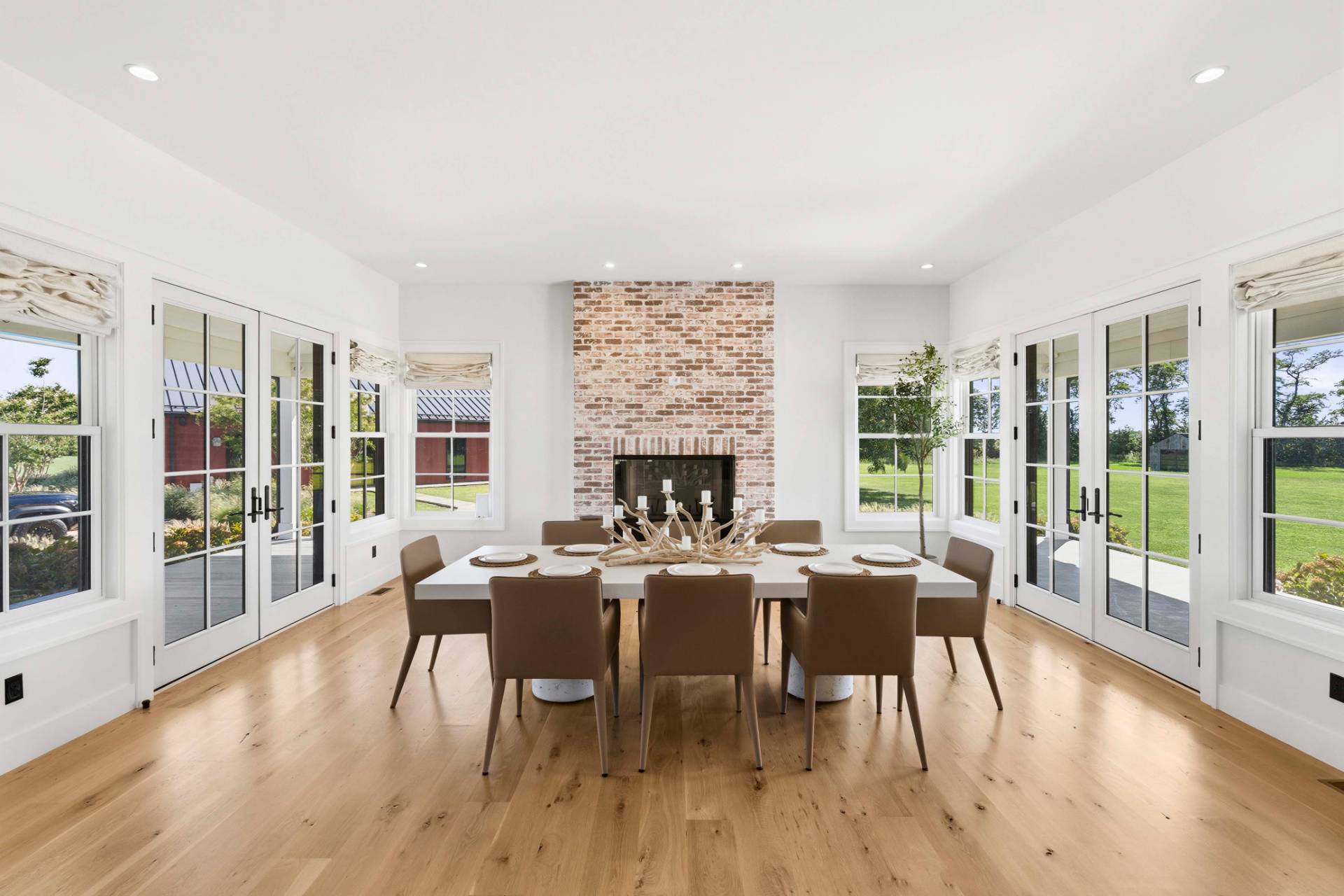 799 Manor Lane