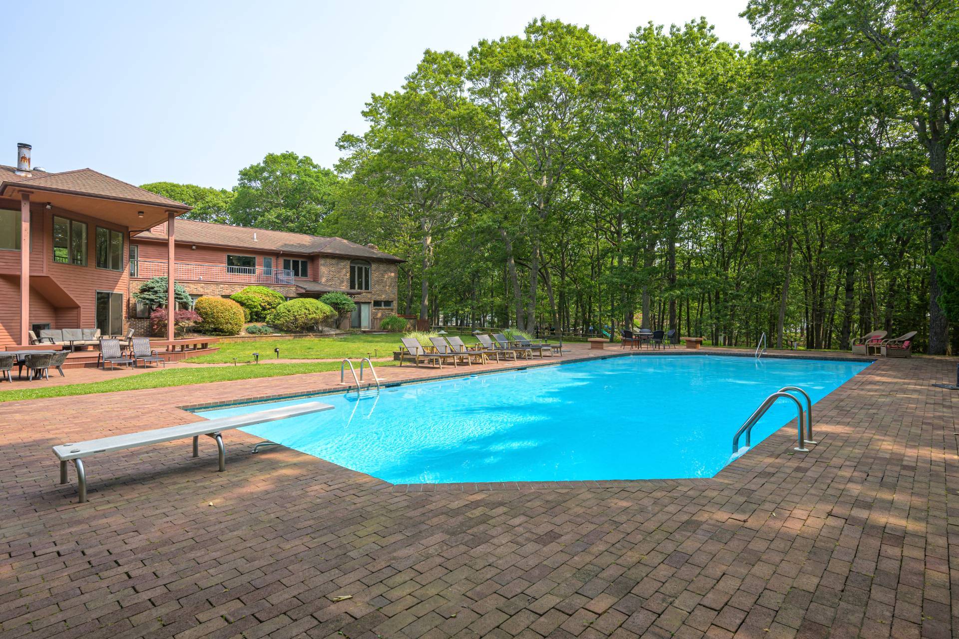 27 Realnautic Court